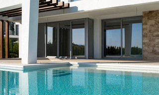 Listo para entrar a vivir, villa moderna con impresionantes vistas en venta en Marbella Este 36040 