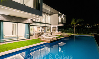 Lista para entrar a vivir, nueva villa de diseño moderno con impresionantes vistas en venta en Marbella - Benahavis 36046 