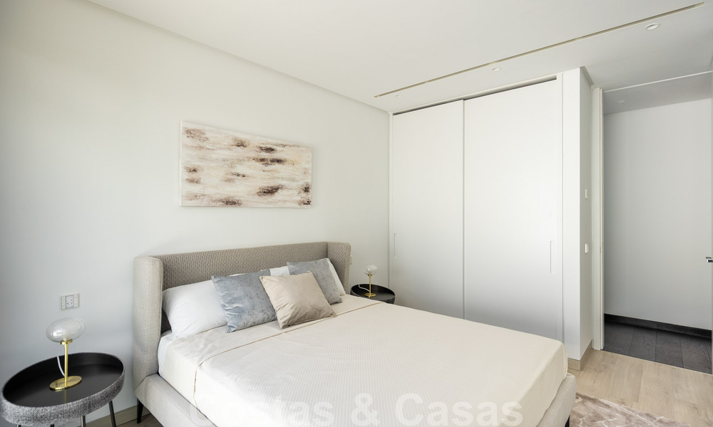 Lista para entrar a vivir, nueva villa de diseño moderno con impresionantes vistas en venta en Marbella - Benahavis 36053