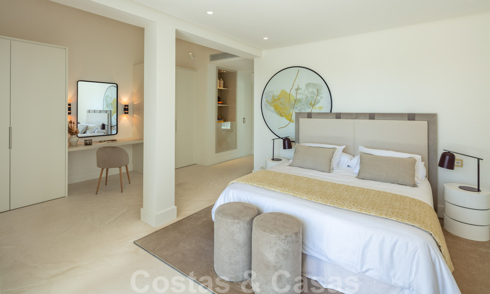 Villa de lujo muy espaciosa en venta bajo un estilo mediterráneo con un interior de diseño contemporáneo en el Valle del Golf de Nueva Andalucía, Marbella 36514