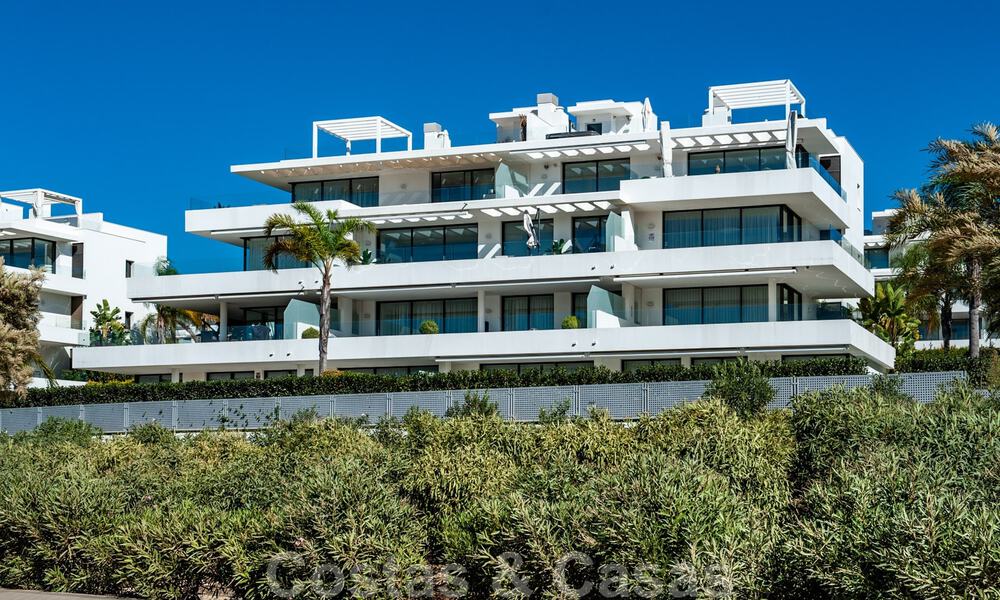 Listo para entrar a vivir, espacioso ático moderno de diseño en venta en un complejo de lujo en Marbella - Estepona 37000