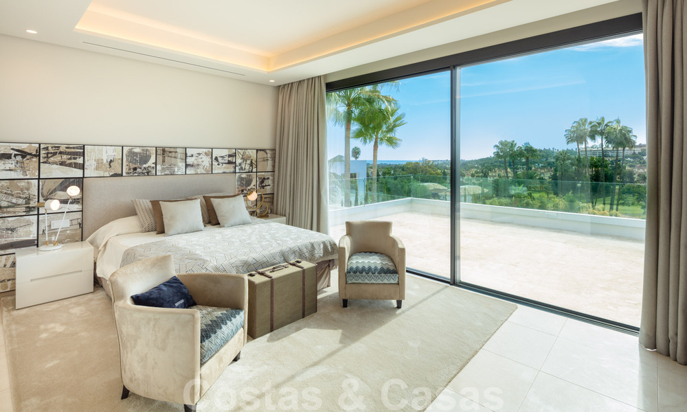 Se vende fenomenal y contemporánea villa de lujo en el centro del Valle del Golf de Nueva Andalucía en Marbella 37932