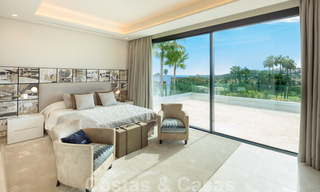 Se vende fenomenal y contemporánea villa de lujo en el centro del Valle del Golf de Nueva Andalucía en Marbella 37932 