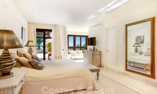 Se vende elegante ático del estilo mediterráneo en frente de la playa con vistas al mar en Los Monteros, Marbella 38093 