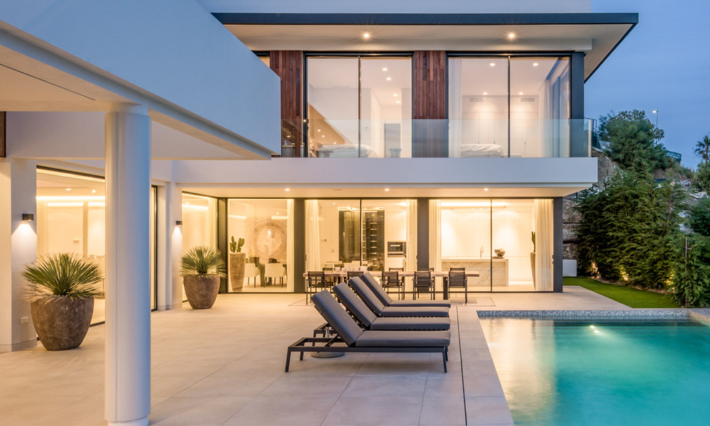 Villa de lujo en venta lista para entrar a vivir con impresionantes vistas al golf, en una prestigiosa zona en Benahavis - Marbella 38130
