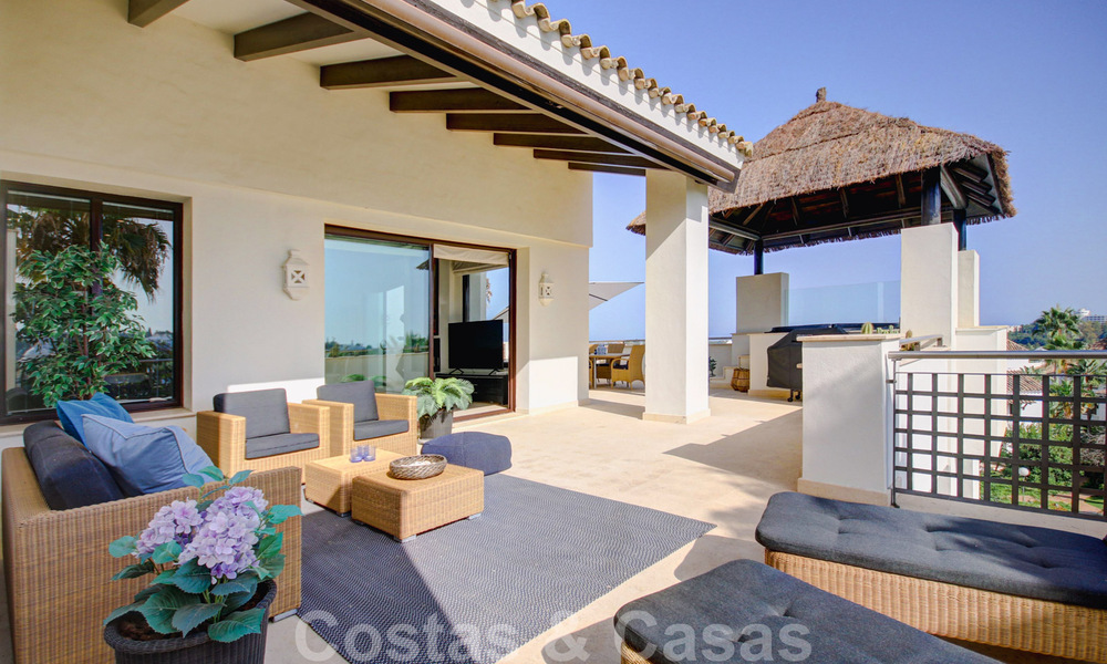 Impresionante ático contemporáneo en venta con vistas panorámicas al mar en el exclusivo Benahavis - Marbella 38571