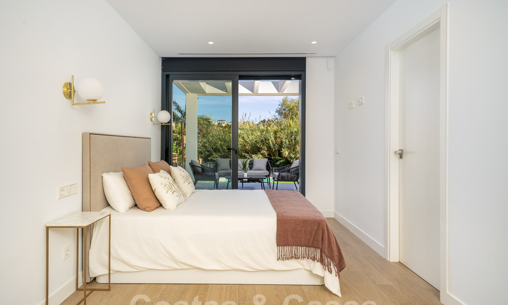 Se vende villa moderna, nueva, lista para entrar a vivir en la Nueva Milla de Oro, entre Marbella y Estepona, a un paso de la playa 38614