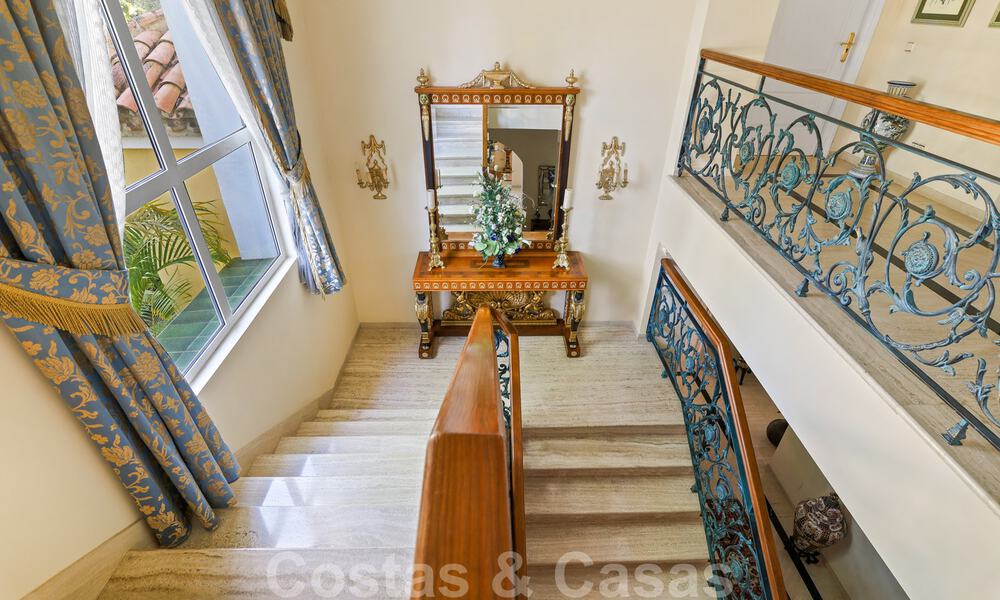 Lujosa villa de estilo clásico español en venta con vistas panorámicas al mar en Benahavis - Marbella 38744
