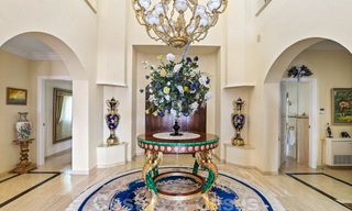 Lujosa villa de estilo clásico español en venta con vistas panorámicas al mar en Benahavis - Marbella 38754 