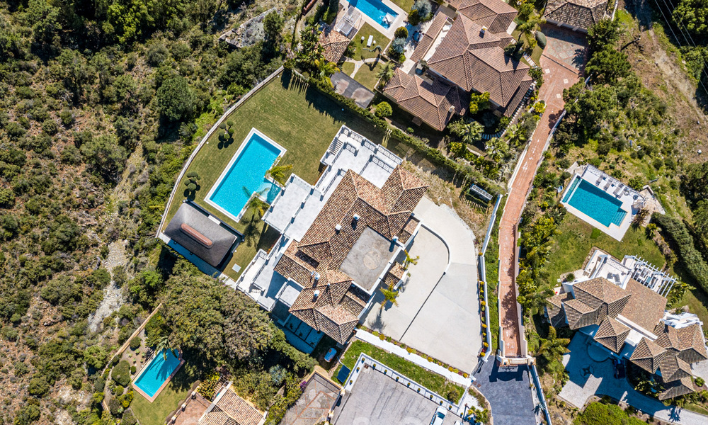 Majestuosa y contemporánea villa mediterránea de lujo en venta con vistas al mar en la exclusiva zona de El Madroñal en Benahavis - Marbella 38878
