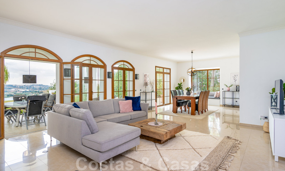 Elegante villa de lujo en venta en una gran parcela en Mijas, Costa del Sol 38956