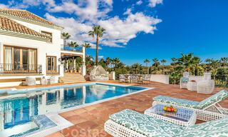 Majestuosa propiedad palaciega en venta casita de invitados independiente y total privacidad rodeada de campos de golf en Benahavis - Marbella 39002 