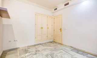 Amplio apartamento en venta con vistas panorámicas al mar en un resort de golf en Nueva Andalucía, Marbella 39153 