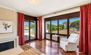 Villa mediterránea en venta en una exclusiva zona residencial en la playa de la Milla de Oro de Marbella 39188 