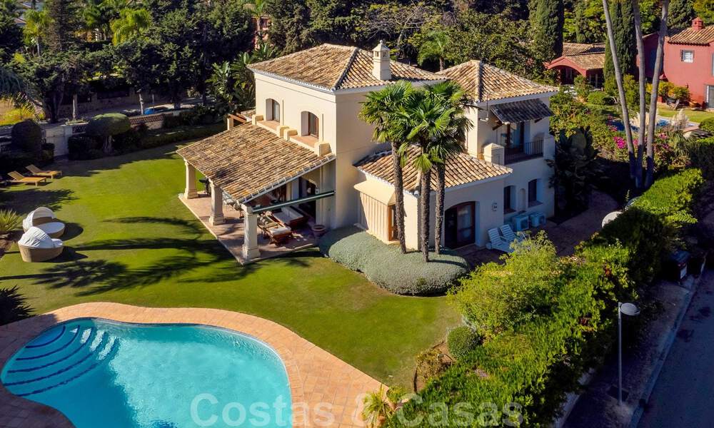 Villa de lujo de estilo mediterráneo en venta a poca distancia de la playa, campo de golf y servicios en la prestigiosa Guadalmina Baja en Marbella 39566
