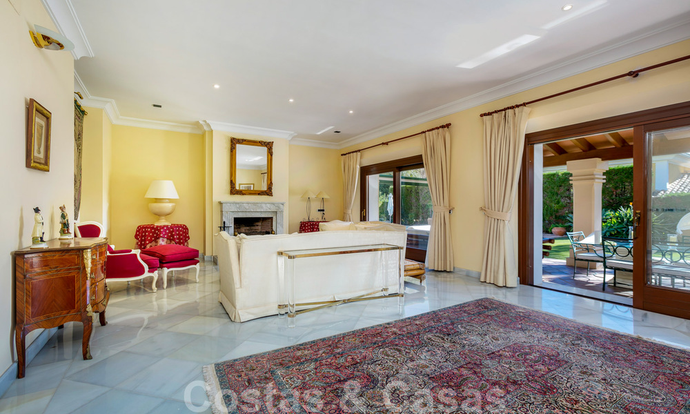 Villa de lujo de estilo mediterráneo en venta a poca distancia de la playa, campo de golf y servicios en la prestigiosa Guadalmina Baja en Marbella 39573