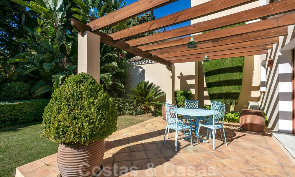 Villa de lujo de estilo mediterráneo en venta a poca distancia de la playa, campo de golf y servicios en la prestigiosa Guadalmina Baja en Marbella 39582