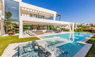 Lista para mudarse, villa moderna y de lujo en venta en Nueva Andalucía, Marbella 39895 