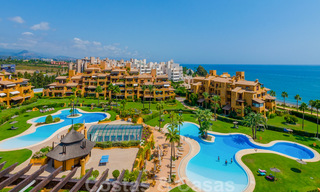 Los Granados del Mar: Exclusivos apartamentos y áticos en primera línea de playa, en venta, en la Nueva Milla de Oro entre Marbella y Estepona 40033 