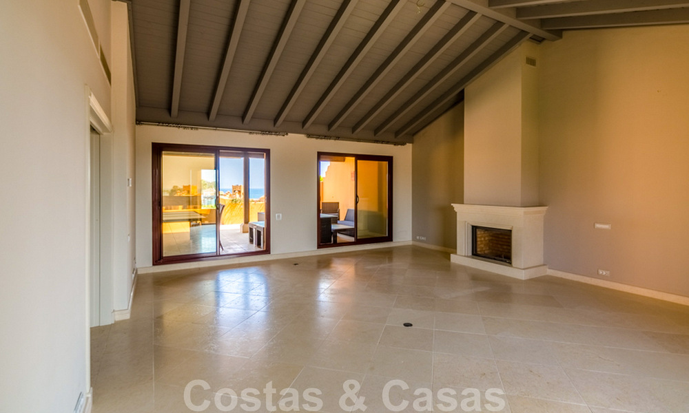 Los Granados del Mar: Exclusivos apartamentos y áticos en primera línea de playa, en venta, en la Nueva Milla de Oro entre Marbella y Estepona 40043