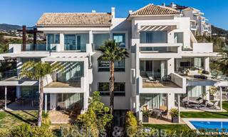 Listos para entrar a vivir, modernos - Apartamentos de lujo andaluces en venta con vistas al mar en Benahavis - Marbella 40241 