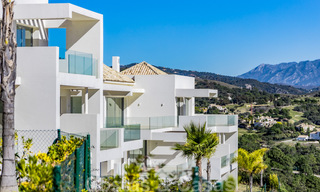 Listos para entrar a vivir, modernos - Apartamentos de lujo andaluces en venta con vistas al mar en Benahavis - Marbella 40251 