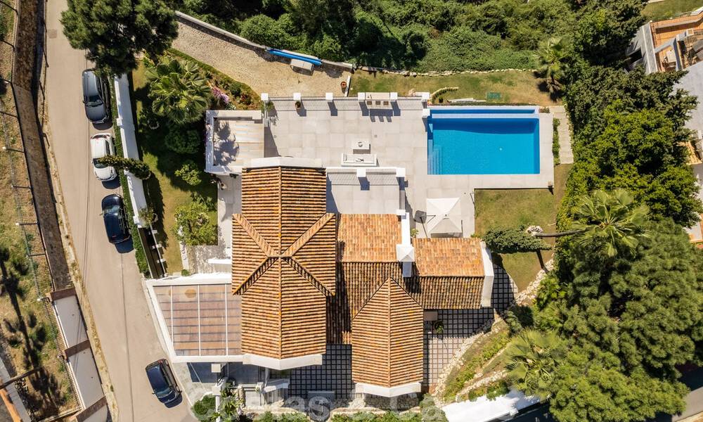 Magnífica villa tradicional andaluza en venta con vistas panorámicas al mar en Benahavis - Marbella 40801