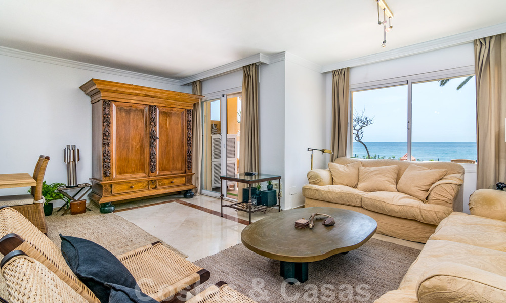 Se vende casa adosada, en primera línea de playa y a poca distancia del centro de Estepona 40835