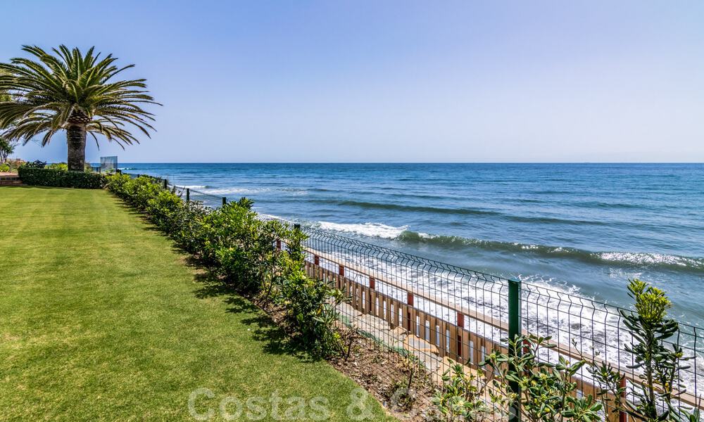 Se vende casa adosada, en primera línea de playa y a poca distancia del centro de Estepona 40843