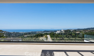 Villa de diseño en venta con vistas panorámicas al mar en un prestigioso complejo de golf en Benahavis - Marbella 40951 