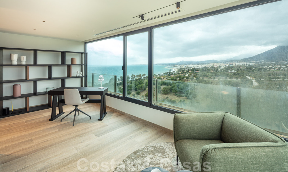 Contemporáneo, moderno, apartamento de lujo en venta con vistas panorámicas al mar en Río Real, Marbella 41286