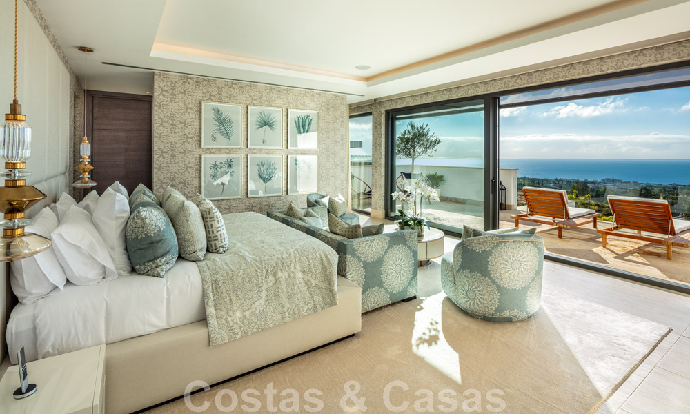 Villa de lujo contemporánea y moderna en venta en estilo resort con vistas panorámicas al mar en Cascada de Camojan en Marbella 42087