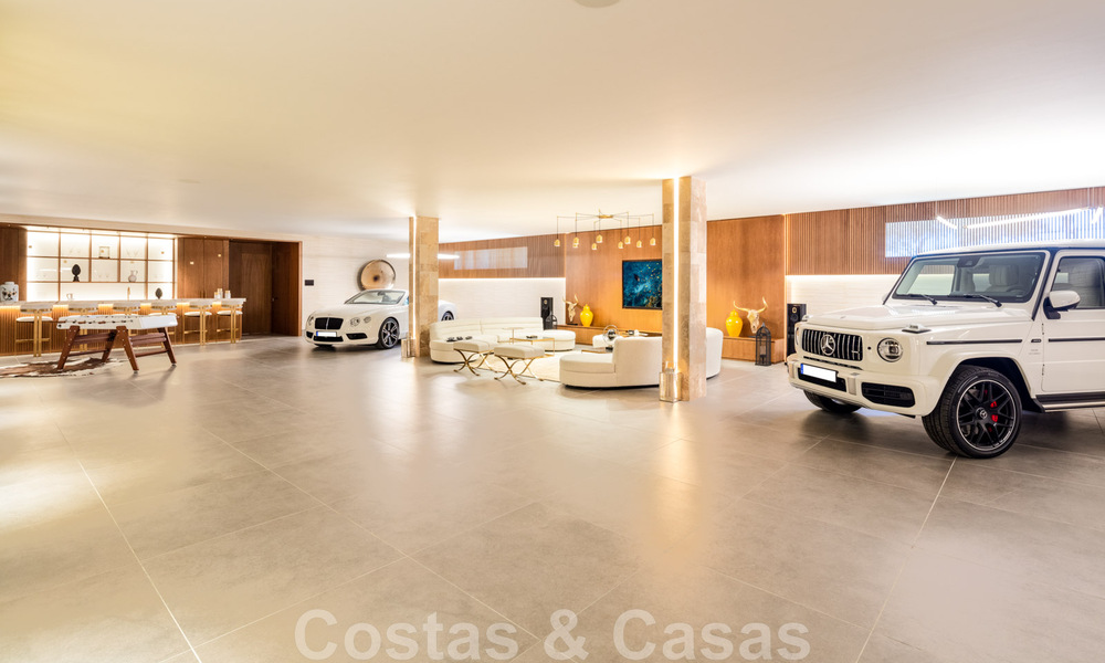 Villa de lujo contemporánea y moderna en venta en estilo resort con vistas panorámicas al mar en Cascada de Camojan en Marbella 42404