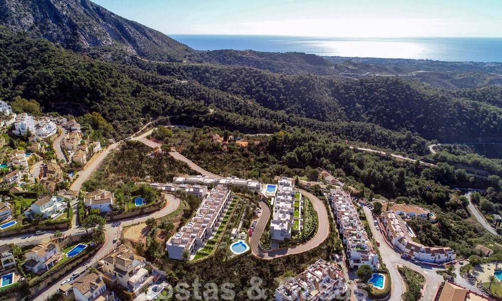 Nuevos apartamentos de lujo en venta, con vistas despejadas al lago, las montañas y la costa hacia Gibraltar, situados en el tranquilo Istán, Costa del Sol 42605