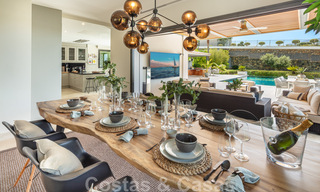 Magnífica villa de lujo en venta de arquitectura mediterránea moderna, con vistas al mar y en un complejo de golf en Benahavis - Marbella 44172 