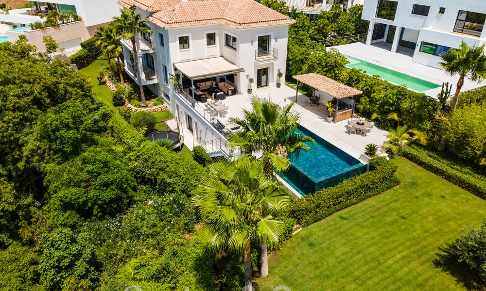 Magnífica villa de lujo en venta de arquitectura mediterránea moderna, con vistas al mar y en un complejo de golf en Benahavis - Marbella 44180