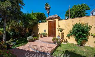 Villa tradicional española en venta con vistas al mar en una urbanización al este del centro de Marbella 44393 