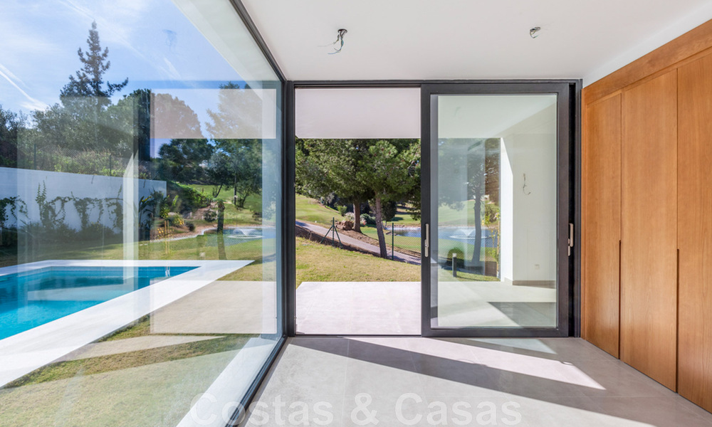 Villa nueva y contemporánea en venta con vistas abiertas a los campos de golf del codiciado resort La Cala Golf, Mijas 44649