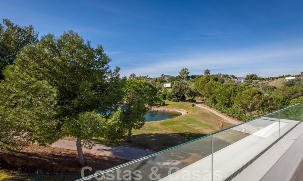 Villa nueva y contemporánea en venta con vistas abiertas a los campos de golf del codiciado resort La Cala Golf, Mijas 44664