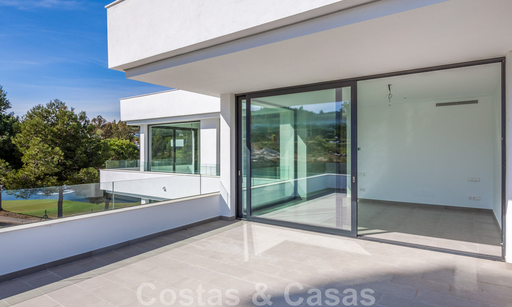 Villa nueva y contemporánea en venta con vistas abiertas a los campos de golf del codiciado resort La Cala Golf, Mijas 44674