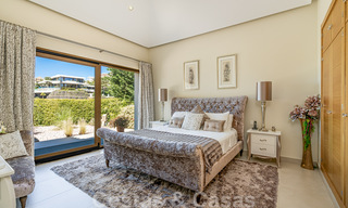 Se vende villa de carácter en una arquitectura contemporánea andaluza, rodeada de campos de golf en un resort de golf de 5 estrellas en Marbella - Benahavis 44886 