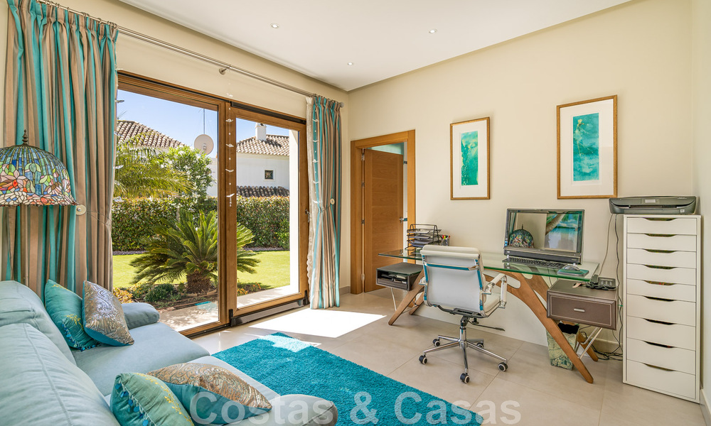 Se vende villa de carácter en una arquitectura contemporánea andaluza, rodeada de campos de golf en un resort de golf de 5 estrellas en Marbella - Benahavis 44887