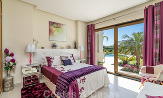 Se vende villa de carácter en una arquitectura contemporánea andaluza, rodeada de campos de golf en un resort de golf de 5 estrellas en Marbella - Benahavis 44888 