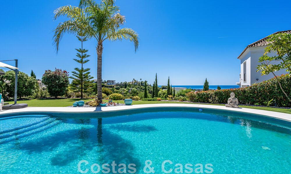 Se vende villa de carácter en una arquitectura contemporánea andaluza, rodeada de campos de golf en un resort de golf de 5 estrellas en Marbella - Benahavis 44889