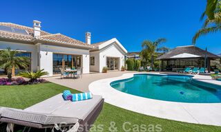Se vende villa de carácter en una arquitectura contemporánea andaluza, rodeada de campos de golf en un resort de golf de 5 estrellas en Marbella - Benahavis 44890 