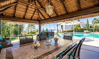Se vende villa de carácter en una arquitectura contemporánea andaluza, rodeada de campos de golf en un resort de golf de 5 estrellas en Marbella - Benahavis 44891 