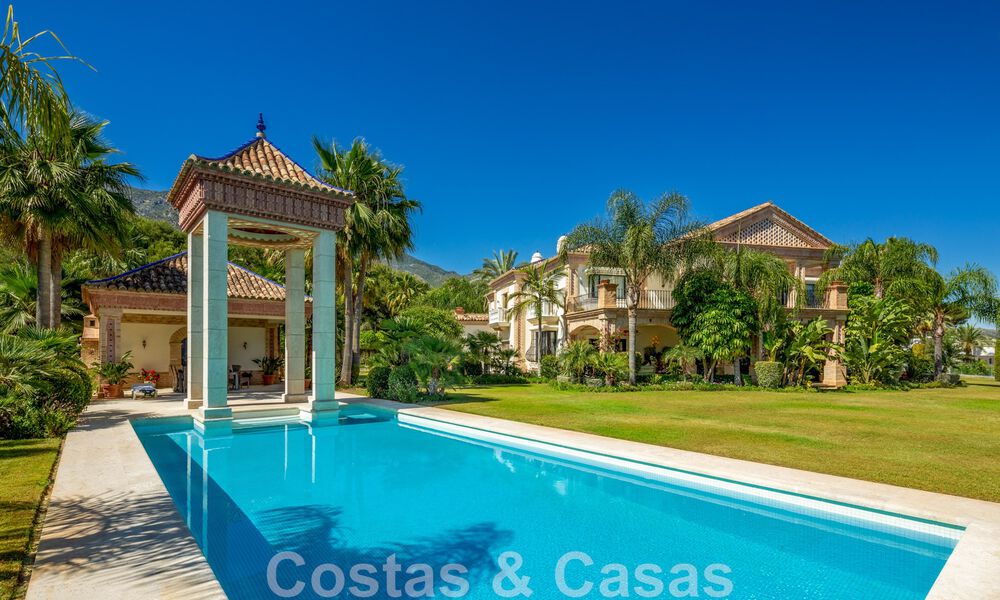 Majestuosa villa de lujo en venta con vistas panorámicas al mar en la exclusiva comunidad de Sierra Blanca en la Milla de Oro de Marbella 44764