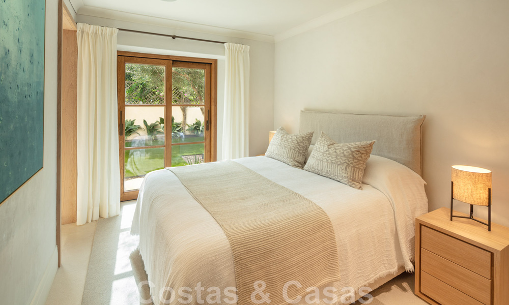 Villa andaluza modernista en venta con vistas panorámicas, cerca de la playa, en la Milla de Oro de Marbella 44899