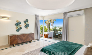 Amplia villa de auténtico estilo arquitectónico mediterráneo en venta con vistas al mar en un resort de golf de cinco estrellas en Benahavís - Marbella 46635 