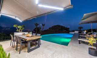 Villa independiente, andaluza en venta con vistas panorámicas a la montaña y al mar en una exclusiva urbanización en Marbella Este 47381 